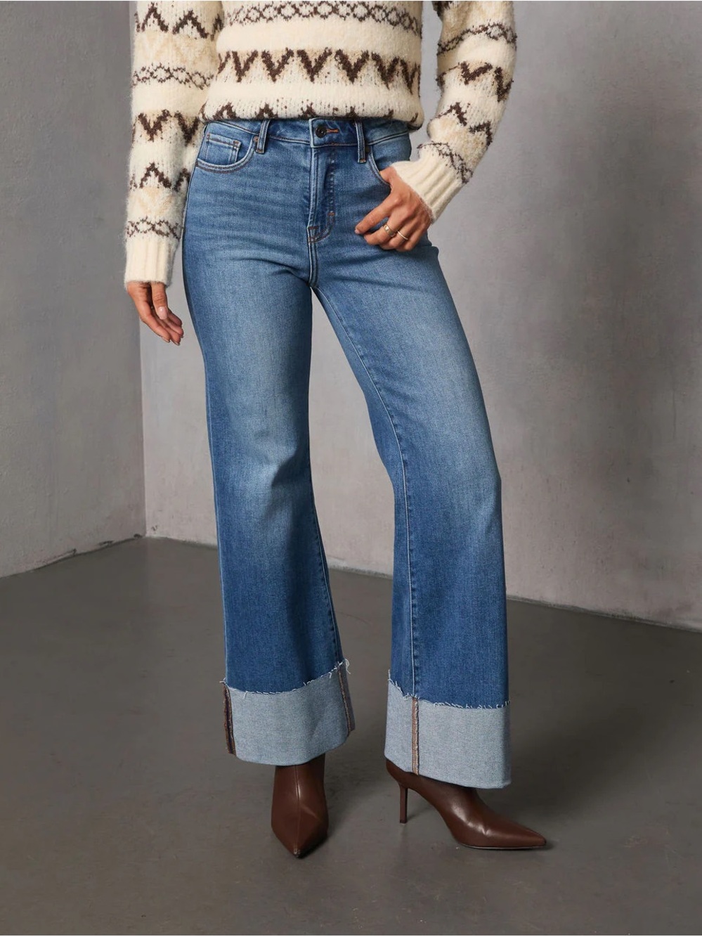 Vici Medium Blue Wide-Leg Cuffed Jeans (size 29)